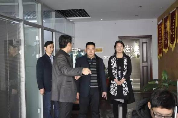 卢副局长、邱科长参观我所电商部门