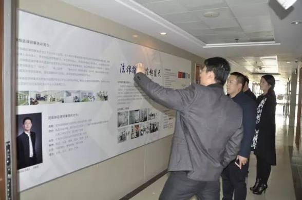 刘焕廷主任为卢副局长、邱科长介绍我所法律援助事业开展情况